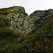 Der Anstieg zum Monte Pedum erfolgt durch lehmige Latschengassen und durch Felsgelände.