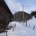 Nachdem ich bei Schwand auf die andere Seite des Narebachs gelangt bin, können die Schneeschuhe bereits montiert werden.