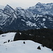 wuchtige Berge im Hintergrund