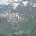 Vista sul Cadagno con dietro la simpatica cresta SW che porta allo Stabbiello, e ancor più dietro sulla sinistra i ripari valangari di Airolo, la zona più protetta artificialmente della Svizzera