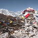 Lhotse Südwand Memorial. Wenn man diese Wand mal mit eigenen Augen sieht bekommt man schon einen riesigen Respekt vor denen, die sich trauen da einzusteigen. 