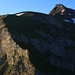 Blick vom Seefeldstock (2129m) aufs Abgschütz (2263m) wo man mein Biwak erkennen kann.
