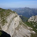Unterwegs auf dem Grat zum Mumelchopf: Blick zurück zum Abgschütz (links; 2263m) und Seefeldstock (2129m). Hinten ist der höchste Luzerner, das Brienzer Rothorn (2349,7m) zu sehen.