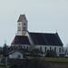 Nur wenige Meter weiter öffnet sich im Süden der Blick zur Pfarrkirche von Jägerwirth (Zoom).