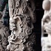 Beeindruckend sind die mit wilden Reliefs verzierten steinernen Säulen der Daocheng-Halle.