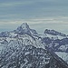 Zoom zu Hochvogel und Schneck - zwei formschöne Charakterberge der Allgäuer Alpen.