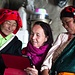 Die Belgierin mit zwei Tibeterinnen bei unserer Rast in Ani Gompa.