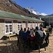draussen an der Sonne frühstücken mit Blick auf den Lhotse - was will man mehr?
