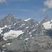 Ober Gabelhorn, Wellenkuppe und Zinalrothorn im Zoom, davor die Hörnlihütte