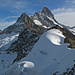 Das Schreckhorn (4078m) überragt alle, links das Kleine Schreckhorn (3494m), im Vordergrund das Ankenbälli (3164m)
