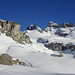 Aufstiegsweg zur Chärpfscharte mit dem Chli (links) und Gross Chärpf (rechts) von der Leglerhütte aus gesehen