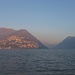Letzte Sonnenstrahlen treffen den [https://www.hikr.org/tour/post121343.html Monte Legnone] am Lago di Como