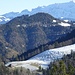 Ohne Laub sieht man von der Brandegg das schöne Alpgebäude der Schwämi 