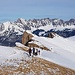 Blick zurück zum abgeblasenen Nordgrat und zur Alvierkette