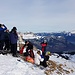 Skitüreler und Schneeschuhläufer vereint auf dem Gipfel des Steingässlers