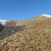 Anzichè seguire il sentiero per l'Alpe Agario a mezzacosta devio sul ripido e dritto pendio per il Monte Magno, in caso di forte innevamento autentica "via invernale" al Gradiccioli da questo versante.