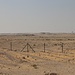 Tag 3 (26.12.):<br /><br />Plötzlich tauchte links (westlich) der qatarische Landeshöhepunkt القلائل (Al Qalāʼil; 103m) aus der sonst nahezu topfebenen Landschaft auf. Dank dem Wachturm war er sofort eindeutig identifizierbar.