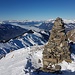 Gipfelsteinmannli auf dem Hochwang. Nebeldecke bis Landquart