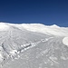 wir entfernen uns vom Skigebiet und tauchen in weite weiße Hänge ein