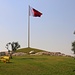 Tag 4 (27.12.) - الخور (Al Khawr):<br /><br />OK, den Landeshöhepunkt tags zuvor konnte ich nicht bsteigen, weil der Hügel in einem militärischen Übungsgelände liegt. In einem Park im Norden  der Stadt spazierte ich aber auf die Kuppe mit einer riesigen qatarischen Flagge.