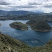 ... sowie der Sicht auf die grandiose Laguna [https://de.wikipedia.org/wiki/Cuicocha Cuicocha] mit den beiden Inseln Isla Yerovi und Isla Teodoro Wolf (von links)