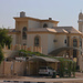 Tag 4 (27.12.) - الخور (Al Khawr):<br /><br />Typisches qatarisches Wohnhaus in Al Khawr. In Qatar dürfen nur EInheimische Boden und Häuser kaufen. Zudem bekommt man den qatarischen Pass erst wenn man seit vier Generationen im Land lebt.
