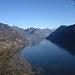 bereits auf halber Höhe wunderbare Ausblicke wie hier auf den Seearm von Porlezza