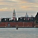 Dal vaporetto con un po' di zoom si vedono il campanile di San Marco e le mura della Celestia.