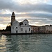 La chiesa di San Michele sull'isola che ospita il cimitero di Venezia.