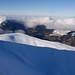 Über dem Alpenvorland liegt ein Nebelmeer.