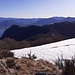 Monte Spalavera 1534 mt, panorama sulla Cima di Morissolo e il versante di discesa, dell'Alpe Faiet, Valle del Rio Cannero, completamente in ombra. 