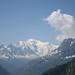 eindrücklich erhebt sich ennet der Grenze das Mont-Blanc-Massiv
