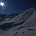 Von der Carschinafurgga schweift der Blick entlang des Grats des Schafbergs hinüber zu den Aufstiegshängen vom Morgen