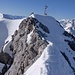 Der Gipfelgrat ist ausgesetzt und wegen Schnee nicht ganz einfach zu behen (II).
