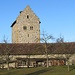 Die Burg Riedheim passierten wir nach wenigen Minuten unter strahlend blauem Himmel