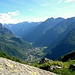 Blick von Laura auf die A13<br /><br />Abschnitt Bad Ragaz–Bellinzona:<br /><br />"Der Alpenübergang (Passo del San Bernardino) hat eine 2000-jährige Geschichte und wurde schon zu Römerzeiten und zuvor begangen. Er stand dabei im Wettbewerb zum stärker begangenen Splügenpass, rund 15 Kilometer östlich. Nach 1817 wurde nach einer Hungersnot im Kanton Graubünden der Strassenbau voran getrieben und von 1818 bis 1822 die erste durchgehend erneuerte Fahrstrasse über den San-Bernardino-Pass eröffnet. Eine ganzjährig durchgehende Verbindung für Fahrzeuge auf dieser Strecke existierte erst seit 1967 mit der Eröffnung des San-Bernardino-Tunnels. Am 10. April 1965 wurde die Tunnelröhre des San-Bernardino-Tunnels zwischen den Dörfern Hinterrhein und San Bernardino bergmännisch durchschlagen und am 1. Dezember 1967 für den Verkehr eröffnet. Der 6,6 km lange Strassentunnel ermöglichte erstmals eine ganzjährige Strassenverbindung für die Bündner Südtäler Misox und Calancatal in die Hauptstadt Chur und wurde Teil der Nationalstrasse N13 (heute A13). 1969 wurde mit dem Bau des letzten Abschnittes von Bärenburg nach Reischen begonnen. Der Abschnitt kostete 29 Millionen Franken und wurde im Jahr 1973 eröffnet.[5] Damit bestand eine durchgehende Autostrasse von Thusis bis Soazza. Die Zufahrtsstrecken bis Thusis und bis Soazza wurden auf den Kantonsstrassen bewältigt.<br /><br />Am 7. November 2016 wurde ein weiterer Abschnitt der Autostrasse ersetzt; die Durchfahrt durch Roveredo wurde mit einer Ortsumfahrung in einem Tunnel überflüssig, welcher seit 2008 in Bau war. Der Durchschlag des Tunnels war am 30. November 2012."