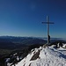 Der [u maxl] genießt die tolle Aussicht vom vorgelagerten Gipfelkreuz