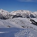 Blick nordostwärts zu Bergen des Lechquellengebirges; ganz rechts im Hintergrund Lechtaler Alpen