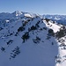 Rückblick zu den beiden Gipfeln des Wannaköpfels; rechts im Hintergrund sieht man die Silvretta mit Piz Buin.