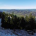 Vom Gipfel schaut man hinab ins Tal der Konstanzer Ach.