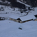 Die tiefverschneite Alp Sadra (2046m).