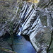 zwei Wasserfälle zwischen den Steinen (besser anschauen in Originalgröße)