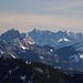 Tannheimer Berge, dahinter die Zugspitze