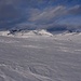 Auf dem Rückweg erscheinen die höheren Berge weit entfernt.