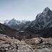 Eines der schönsten Panoramen auf dem Trek im Absiteg vom Cho La Pass