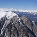 Blick zu den Stubaier Alpen; ganz rechts Rollspitze, die zu den Zillertaler Alpen gehört.