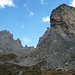 07 Der Eckpfeiler der Cima di Sant'Anna und zur Linken der Torri dei Vani Alti begrenzen das Tal.
