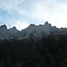 01 Morgens, vom Parkplatz des Rifugio Treviso aus, erblickst du zwei wunderbare Berge der Palasüdkette, den Sass d'Ortiga und die Pala della Madonna.