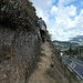 von der Hauptstrasse (bei Chugchilán) weg führt ein Steig hoch ...