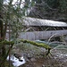 Eine alte gedeckte Holzbrücke über den Necker